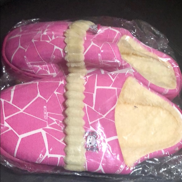 Slippers - Picture 1 of 3